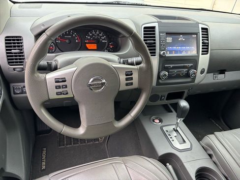 Used 2020 Nissan Frontier SV w/ SV Utility Package image 11