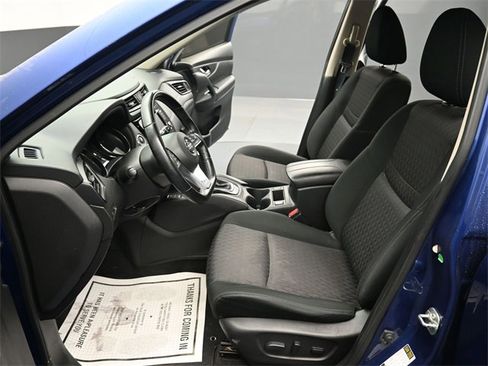 Used 2020 Nissan Rogue SV w/ Premium Package image 13