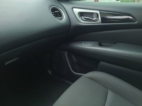 Used 2020 Nissan Pathfinder SV FWD image 21