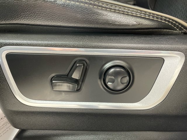Used 2024 RAM 1500 Laramie AWD/4WD image 13