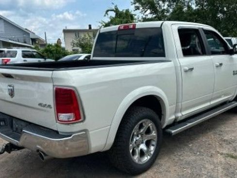 Used 2018 RAM 1500 Laramie w/ Convenience Group AWD/4WD image 2