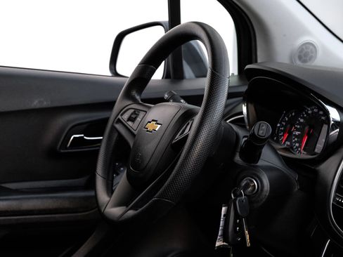 Used 2021 Chevrolet Trax LT image 15