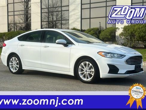 Used 2020 Ford Fusion SE image 1