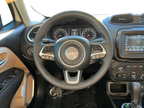 Used 2019 Jeep Renegade Latitude image 12