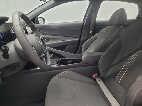 Used 2025 Hyundai Elantra SEL FWD image 17