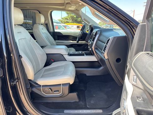 Used 2018 Ford Expedition Max Platinum AWD/4WD image 18