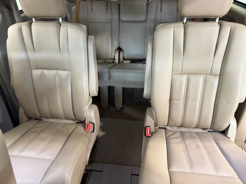Used 2015 Chrysler Town & Country Touring FWD image 25