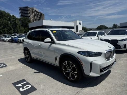 Used 2024 BMW X5 sDrive40i w/ Premium Package RWD image 2