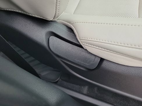 Certified 2025 Kia Telluride S image 9