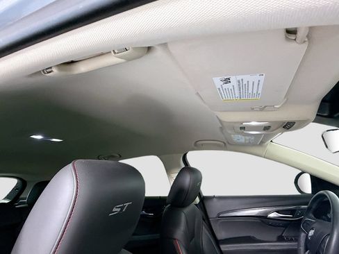 Used 2022 Buick Envision Essence w/ Technology Package I FWD image 18