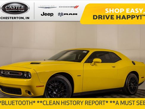 Used 2017 Dodge Challenger R/T image 1