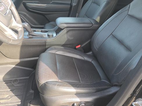 Used 2019 GMC Acadia SLT w/ Black Edition image 20