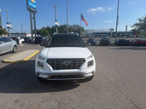 Used 2025 Hyundai Venue Limited FWD image 5