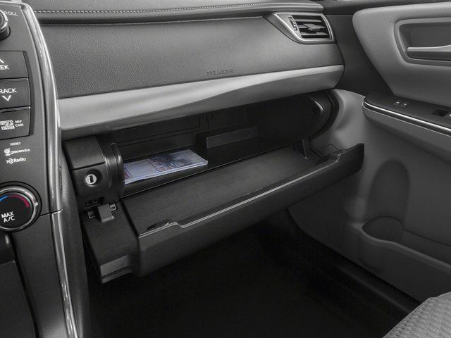Used 2017 Toyota Camry SE w/ Moonroof Package FWD image 18