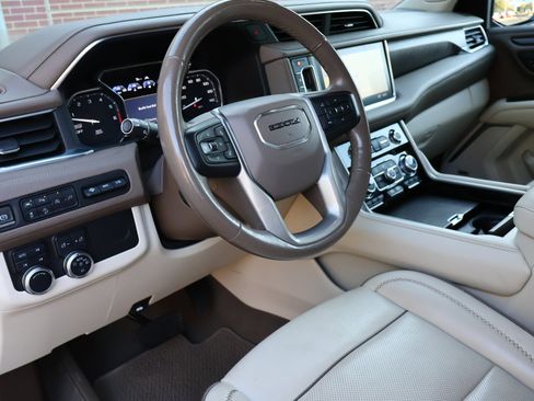 Used 2021 GMC Yukon Denali image 3