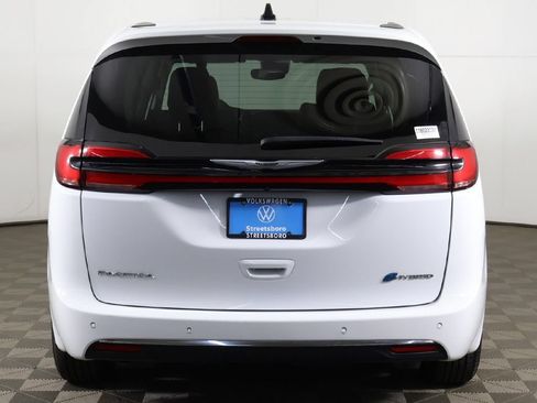 Used 2024 Chrysler Pacifica Limited FWD image 13