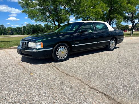 Used 1999 Cadillac De Ville Sedan w/ Comfort/Convenience Pkg image 2