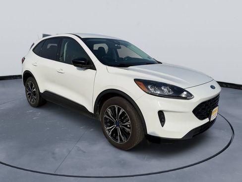 Used 2022 Ford Escape SE w/ SE Sport Appearance Package image 1