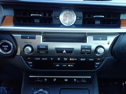 Used 2013 Lexus ES 300h Hybrid image 16