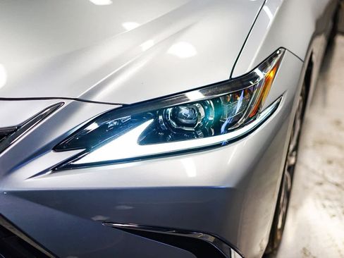 Used 2023 Lexus ES 350 image 7