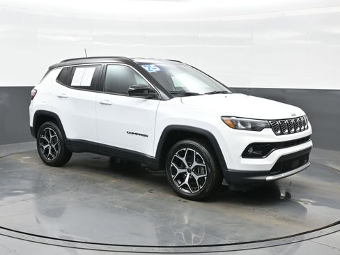 Used 2025 Jeep Compass Limited image 8