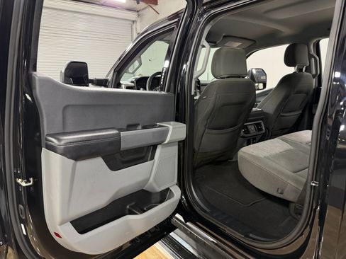 Used 2023 Ford F350 4x4 Crew Cab XLT DRW w/ 360-Degree Camera Package image 11