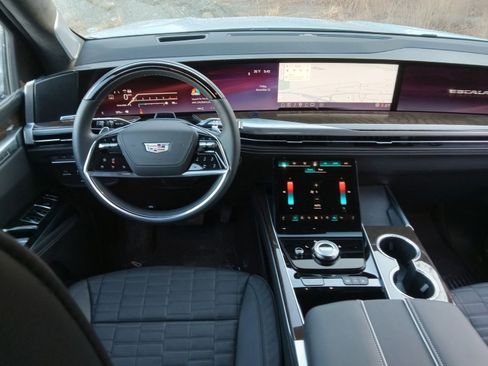 Used 2026 Cadillac Escalade Platinum Sport w/ LPO, ONYX Package image 15