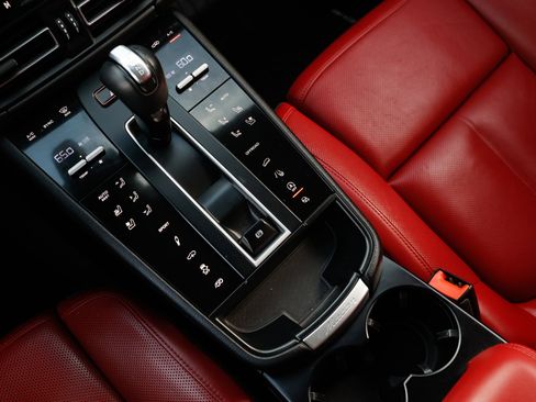 Used 2023 Porsche Macan GTS image 42