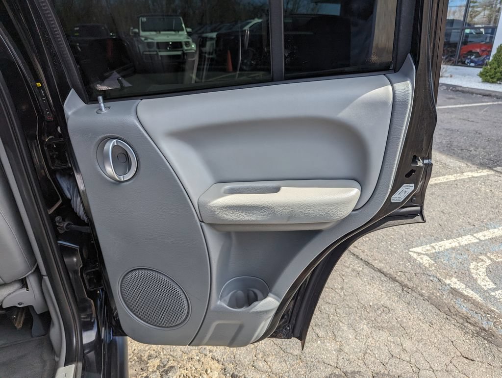 Used 2005 Jeep Liberty Limited AWD/4WD image 35