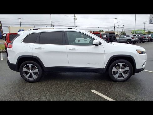 Used 2019 Jeep Cherokee Limited w/ Luxury Group AWD/4WD image 9