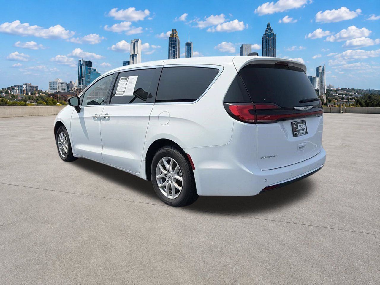 Used 2024 Chrysler Pacifica Touring-L FWD image 22