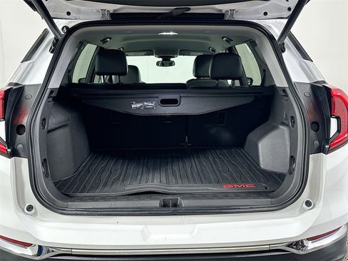 Used 2023 GMC Terrain SLT w/ Infotainment Package II image 16