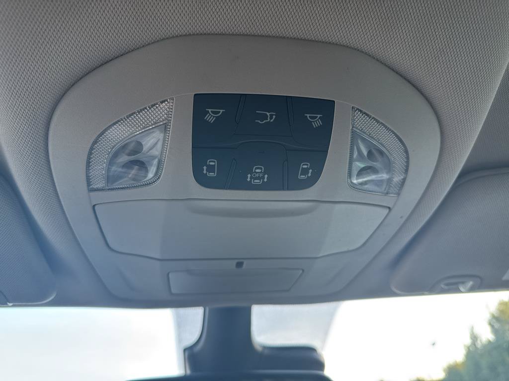 Used 2024 Chrysler Pacifica Touring-L FWD image 18