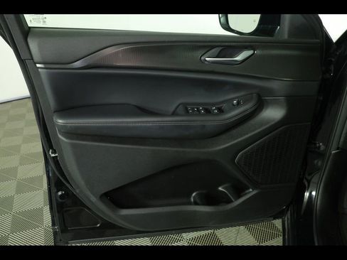 Used 2023 Jeep Grand Cherokee Altitude AWD/4WD image 22