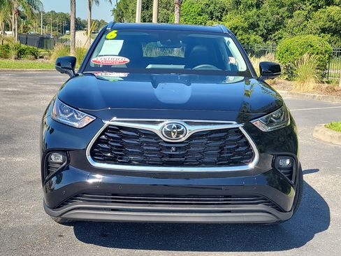 Certified 2026 Toyota Highlander Limited AWD/4WD image 2