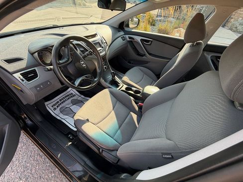 Used 2016 Hyundai Elantra SE w/ Option Group 02 FWD image 9