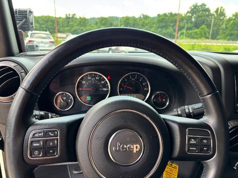 Used 2015 Jeep Wrangler Sport w/ Quick Order Package 24S AWD/4WD image 16