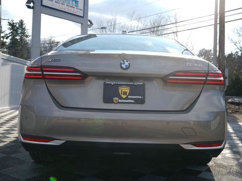 Used 2024 BMW 530i xDrive w/ Convenience Package image 8