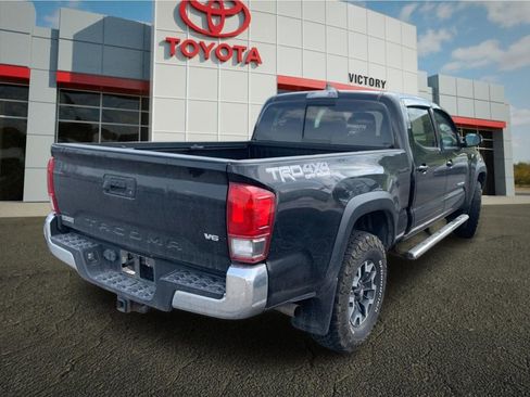 Used 2017 Toyota Tacoma TRD Off-Road w/ Tow Package AWD/4WD image 2