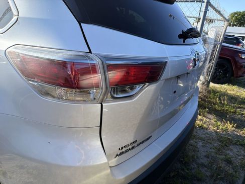 Used 2016 Toyota Highlander XLE FWD image 8