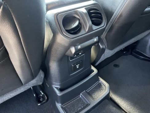 Used 2022 Jeep Wrangler Unlimited Sahara w/ Safety Group AWD/4WD image 10