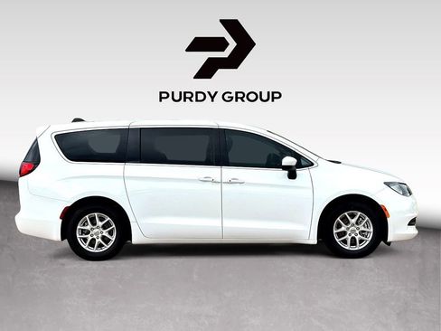 Used 2023 Chrysler Voyager LX FWD image 9