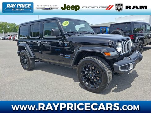 Used 2025 Jeep Wrangler Unlimited Sahara w/ Safety Group AWD/4WD image 1