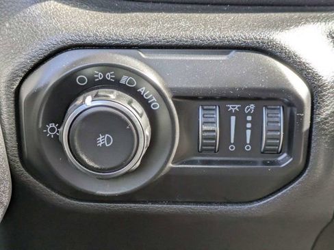 Used 2018 Jeep Wrangler Unlimited Sahara AWD/4WD image 25