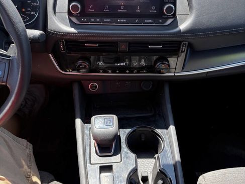 Used 2022 Nissan Rogue SV image 11