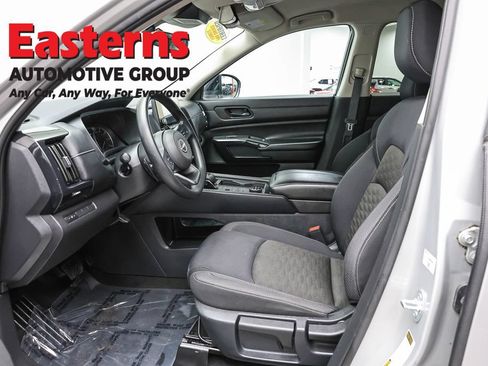 Used 2023 Nissan Pathfinder S AWD/4WD image 13
