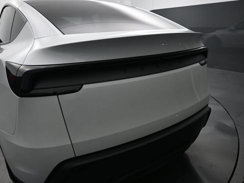 Used 2026 Tesla Model Y 2WD image 2