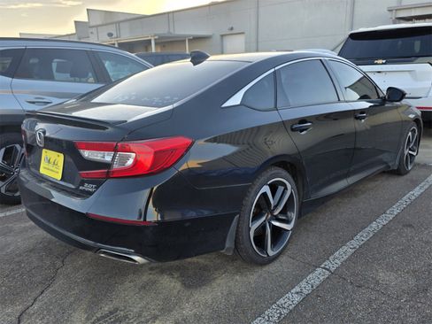 Used 2018 Honda Accord Sport image 11