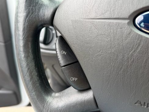 Used 2006 Ford Focus ZX5 Hatchback FWD image 21