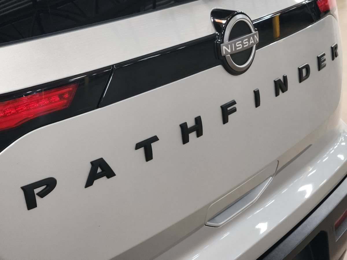 Used 2025 Nissan Pathfinder SV w/ Black Appearance Package FWD image 22